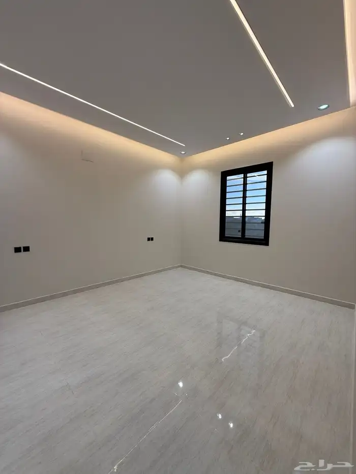 للبيع ادوار ارضيه وارواف علويه بملحق ف ابها حي الزهور 38