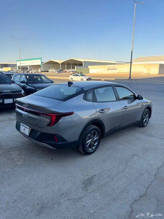 للبيع كيا K3 2024 - ستاندر مطور - بحالة الوكاله 3