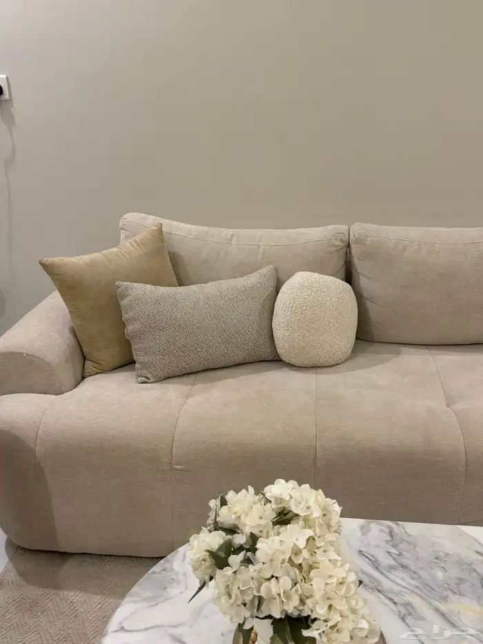 كنب للبيع مستخدم لمدة خمس شهور فقط 3