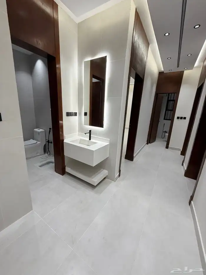 للبيع بأسعار مميزه وخدمات مكتمله شقه ارضيه وروف علوي 25