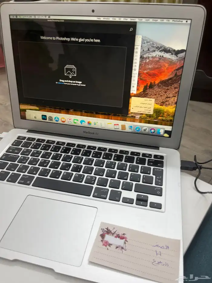 لابتوب ابل مع شاحنه يوجد فيه 3 ازار عطلانه مثل ماهو موضح 0