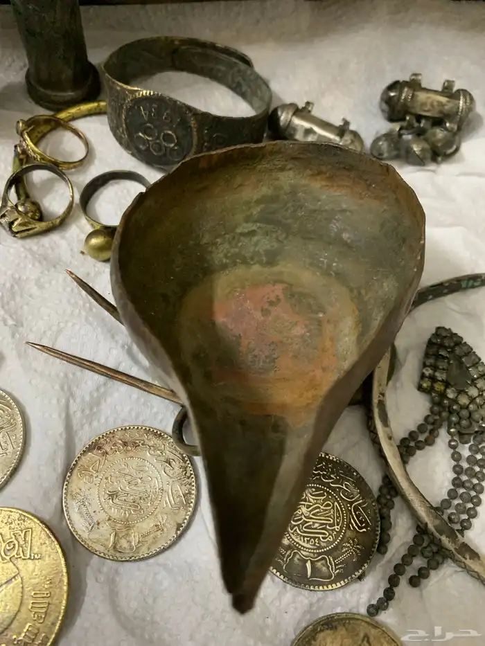 مجموعة حلي نوادر تراثيه قديمه معاضد واساور وخواتم فضه ونحاس 11