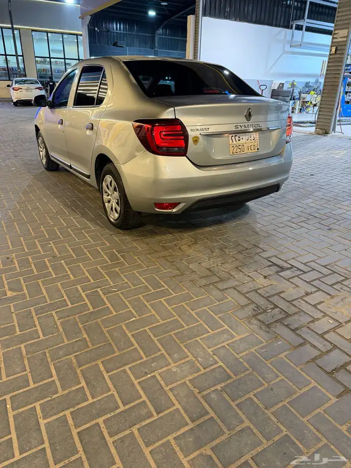 سياره رينو 3