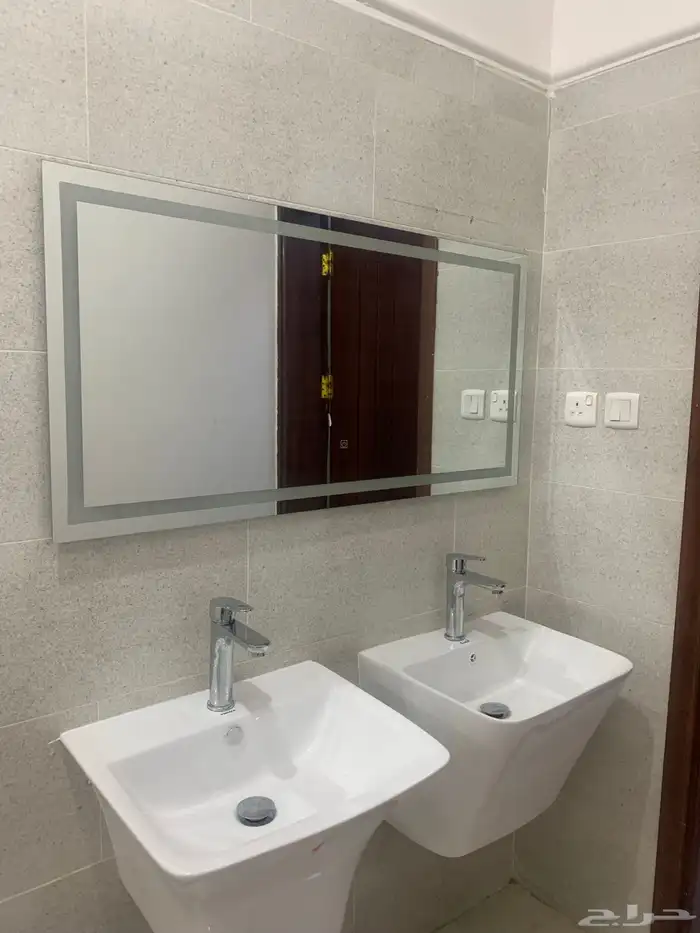 شقة للإيجار مجددة و نظيفة حي الرانوناء 12