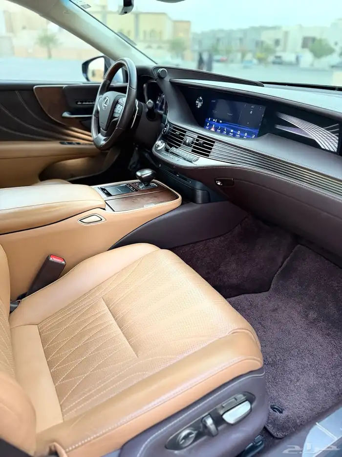 للبيع لكزس LS500h هايبرد ( مخزن ) سعودي اعلى افئه 25
