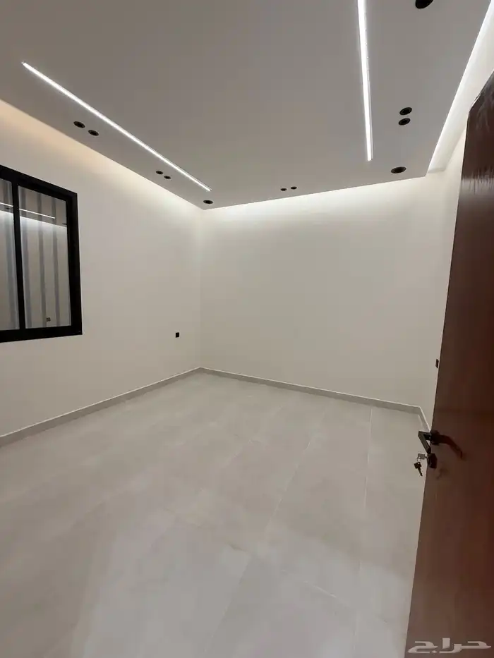 للبيع بأسعار مميزه وخدمات مكتمله شقه ارضيه وروف علوي 19