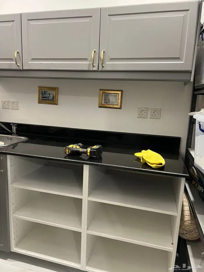 دولاب مع مغسلة من ايكيا العمر 6 سنوات الابعاد 65 في 180 3