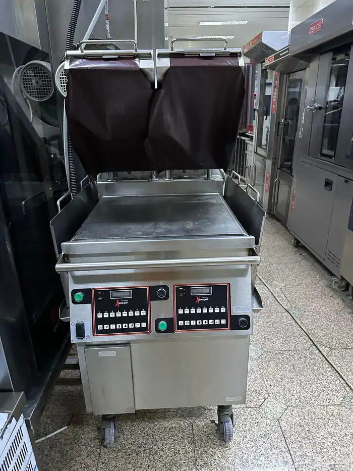 بيع جميع معدات المطاعم والمخابز والكفيهات المستعمله شبه جد 40