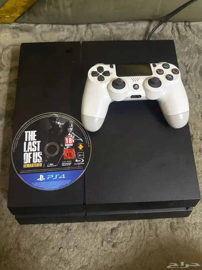 سوني فور نضيف معه يد وحده الون ابيض وشريط أنشارتد السعر 400 0