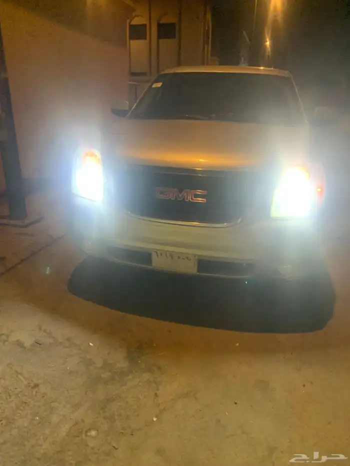 جمس يوكن موديل 2010 نظيف خالي من الحوادث ولله الحمد 4