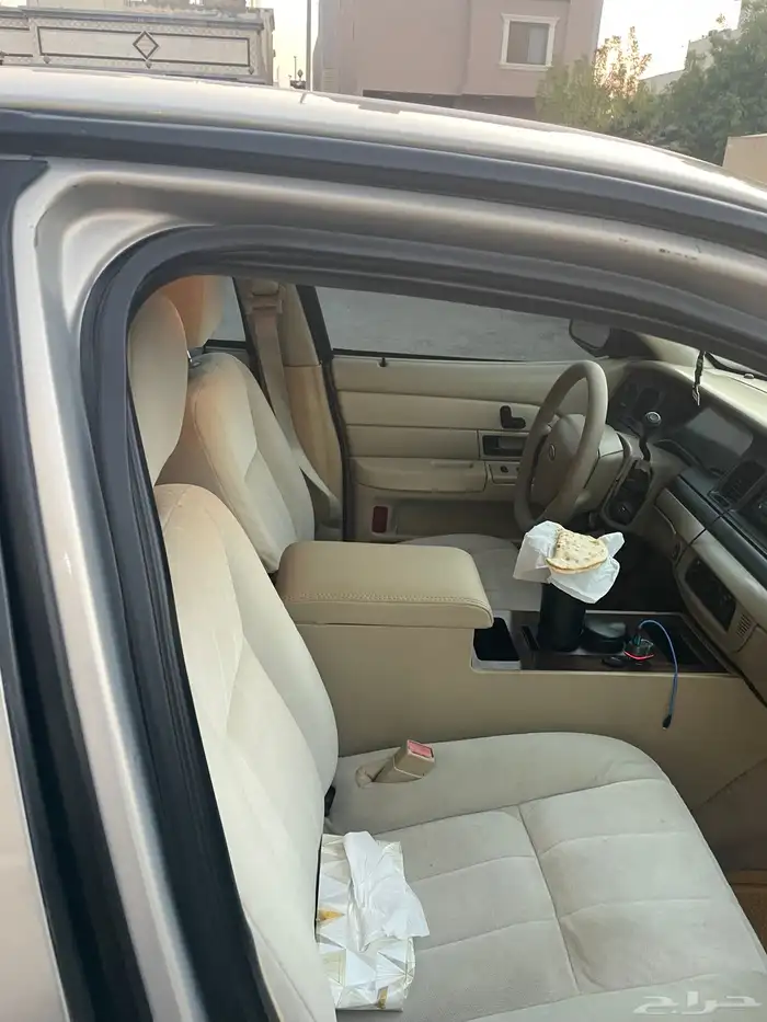 فورد كروان فكتوريا 2008 سعودي سمني 17