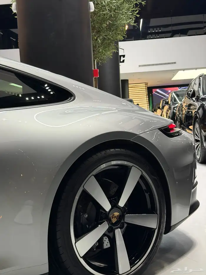 بورش 911 كاريرا 2025 شبه جديد مواصفات عاليه 6