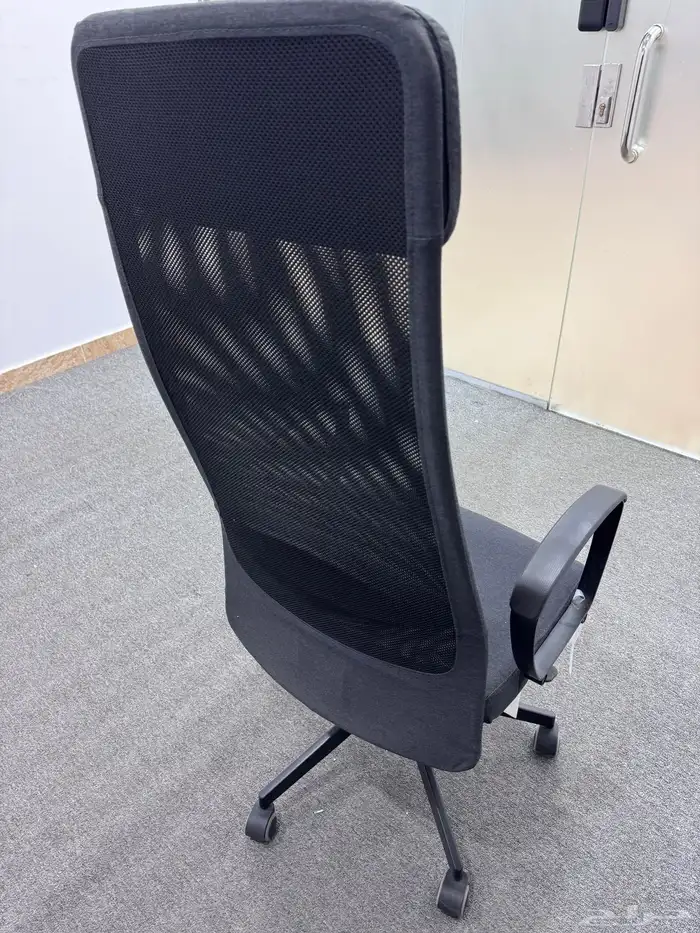 للبيع طاولة مكتب مع ادراج وكرسي 8