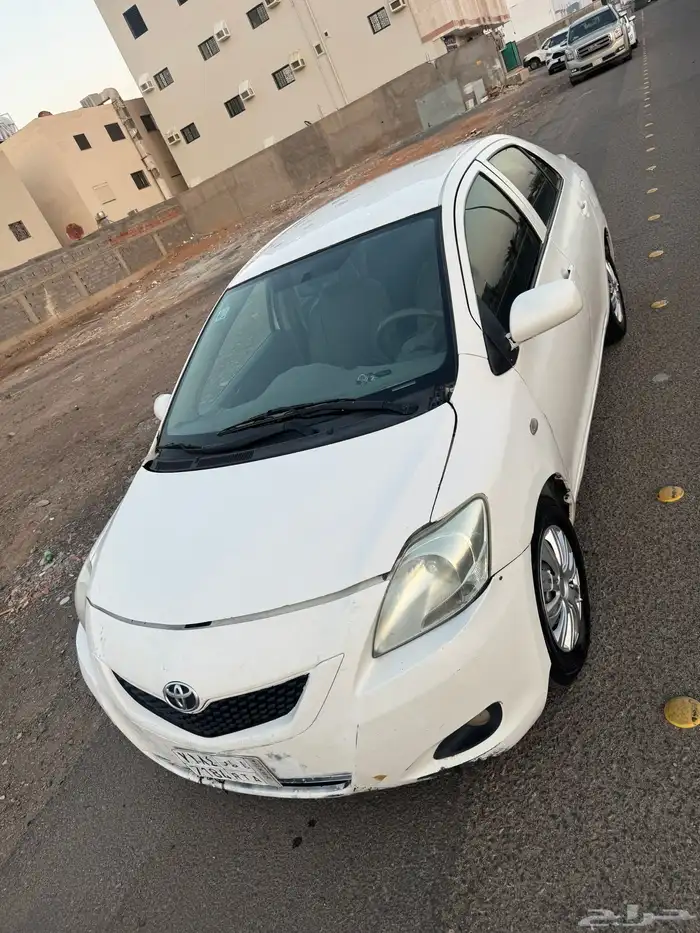 يارس موديل 2009 قيرعادي للبيع 5