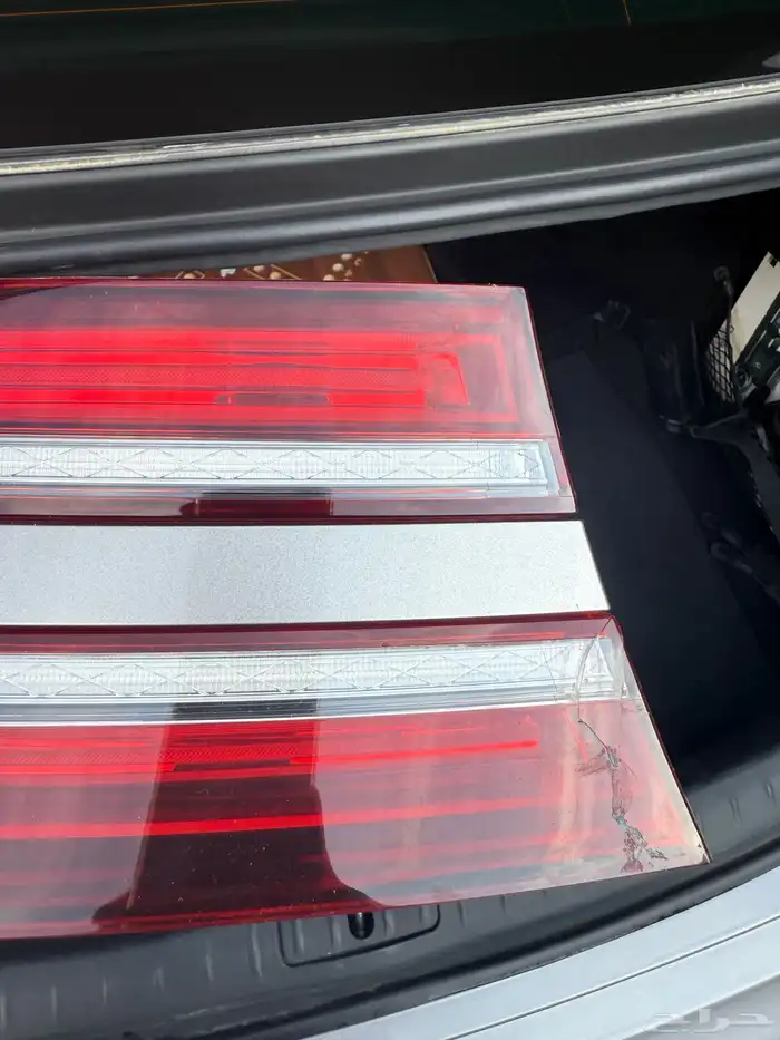 اسطب جينيسس G80 خلفي يسار 2023 0