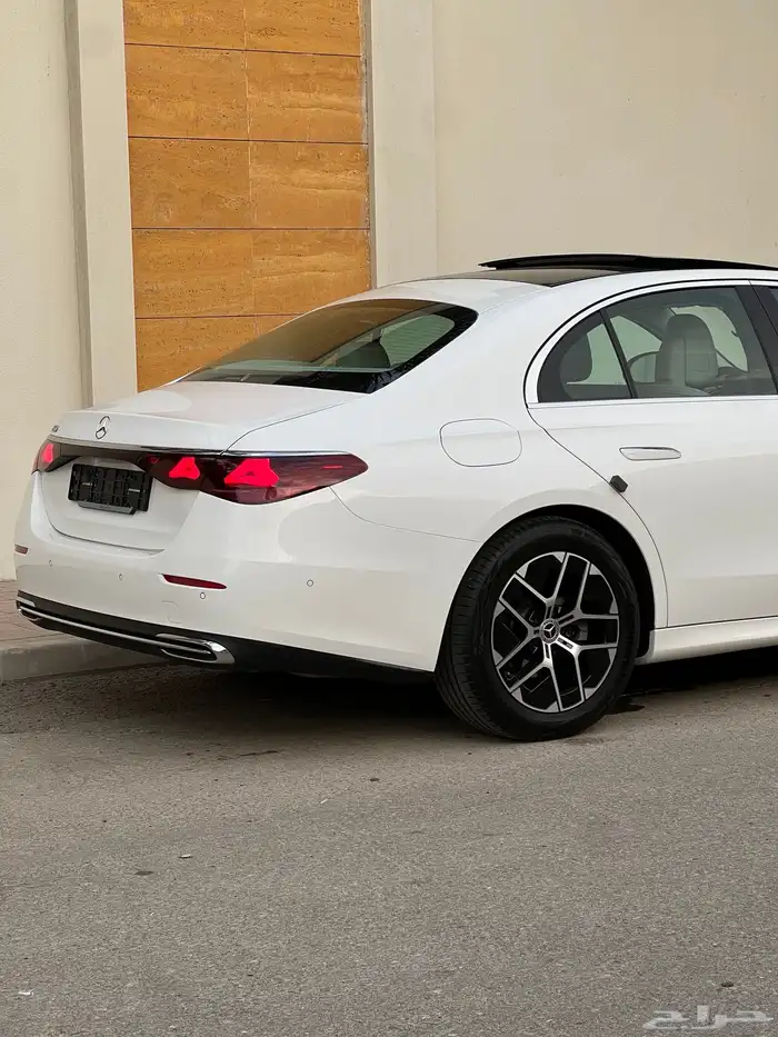 مرسيدس E200 2025 عداد 7 الاف كيلو ضمان الجفالي سنتين 17