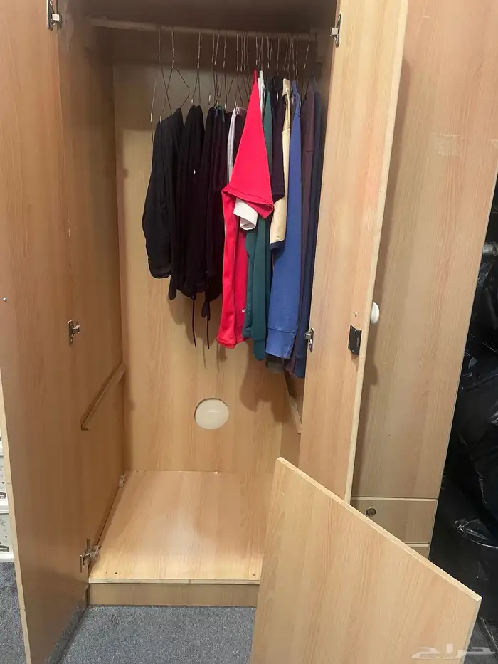 دولاب ملابس حالته ممتار للبيع 4