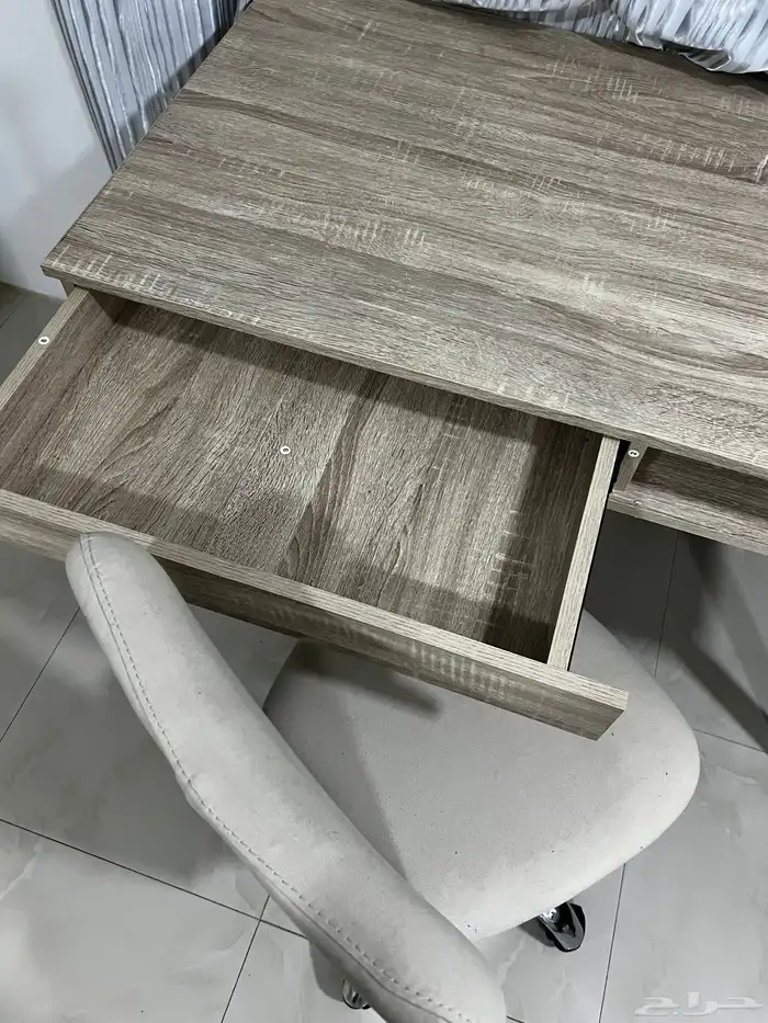 مكتب مع الكرسي 2