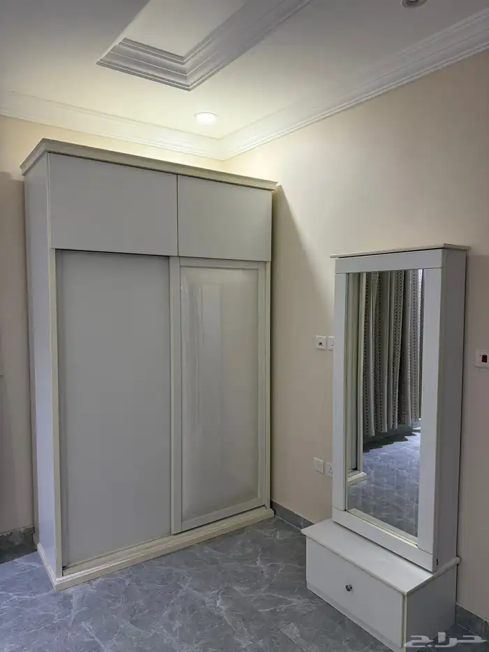 غرفة للبيع ويوجد مرتبة سرير 0