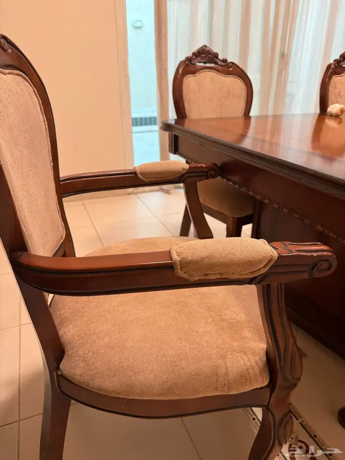 طاولة طعام 3