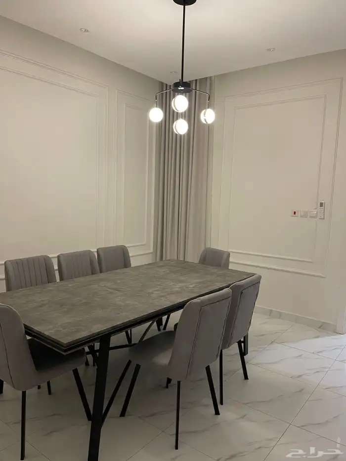 للبيع طاولة طعام مع بوفيه 0