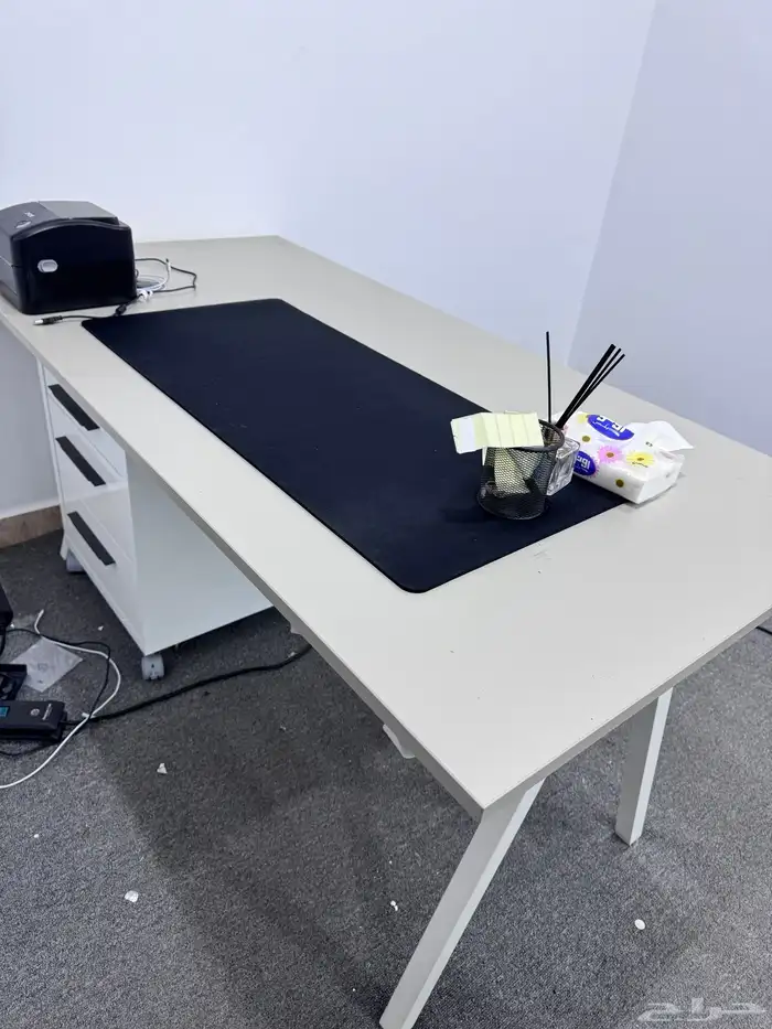 للبيع طاولة مكتب مع ادراج وكرسي 0