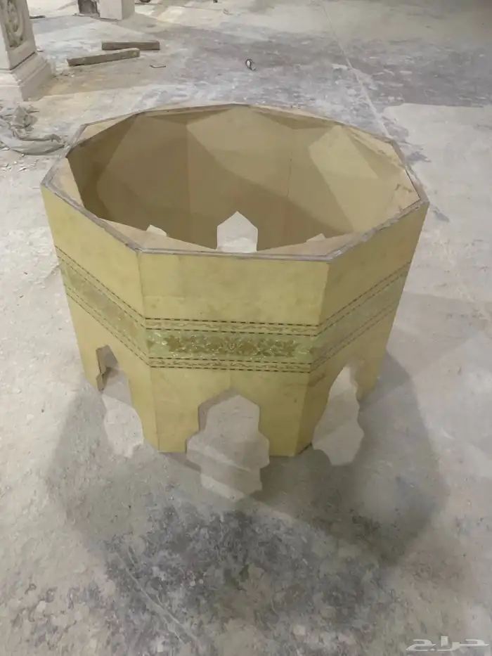 السلام عليكم يوجد لدي طاولة مزخرفه مغربيه خشب ممتاز مطرزه 2