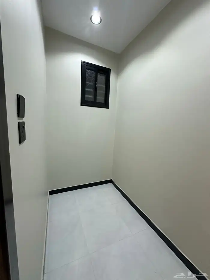 للبيع روفات وسيعة 8 غرف ومشب شرق الخميس 3