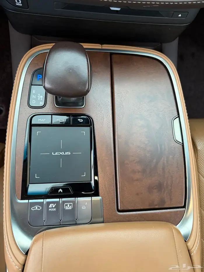 للبيع لكزس LS500h هايبرد ( مخزن ) سعودي اعلى افئه 32