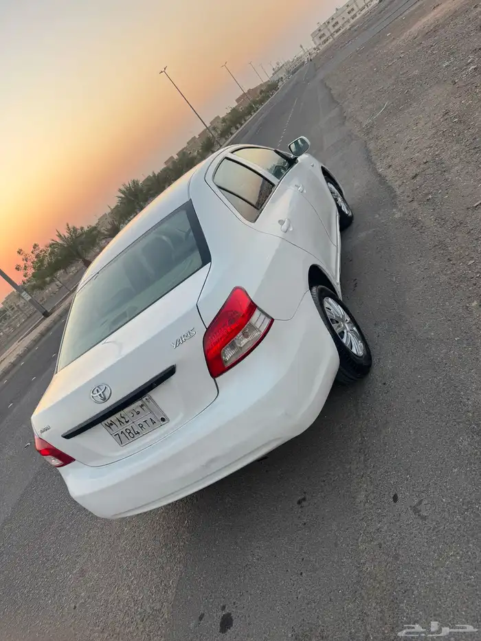 يارس موديل 2009 قيرعادي للبيع 1