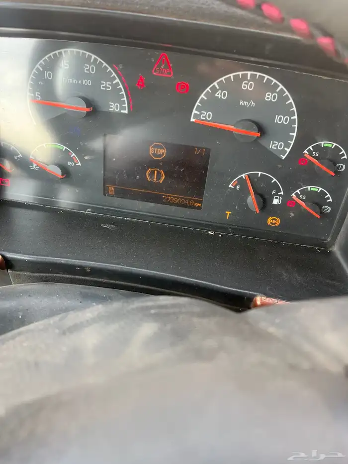 شاحنة فولفو 11