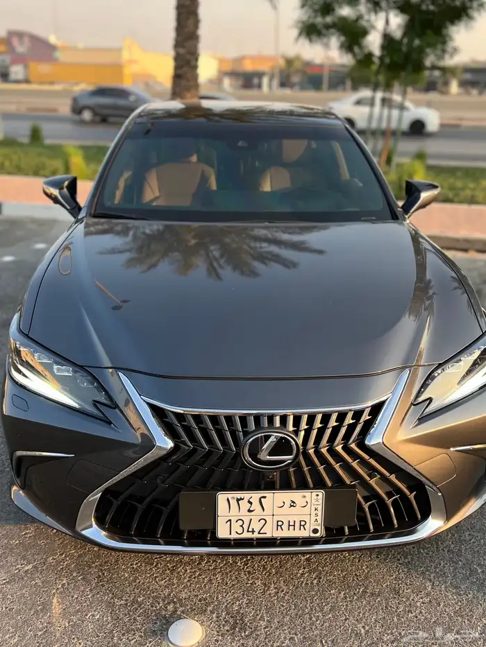 لكزس 2023 es350 فل كامل DD سعودي 1