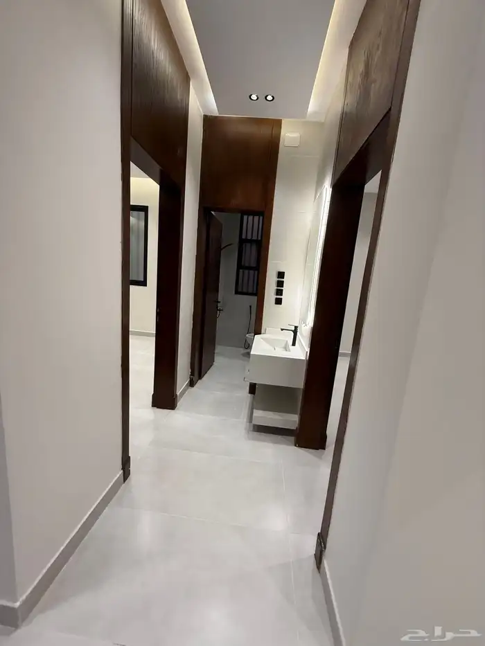 فرصه للبيع فيلا روف ب 685 الف عليها تامين وحي مكتمل الخدمات 44