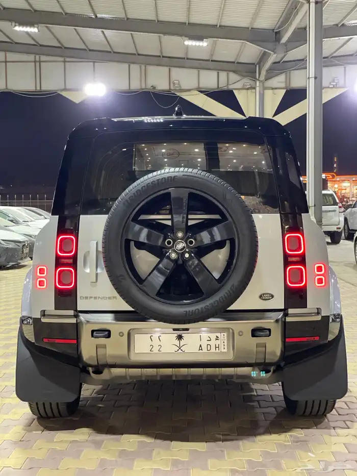 لاندروفر ديفندر X110 خليجي 2021 شبه جديد 8