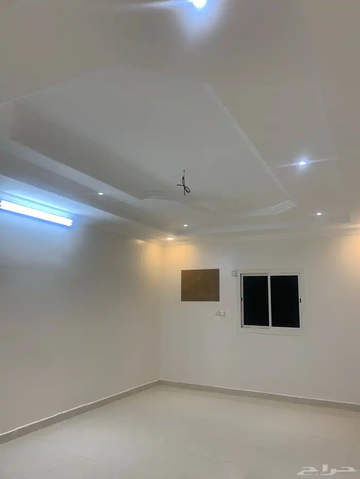 شقة للإيجار مجددة و نظيفة حي الرانوناء 9