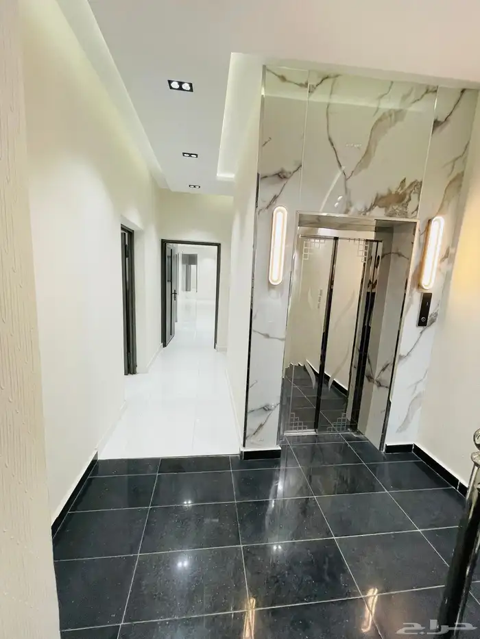 للبيع شقق تمليك علوي مع سطح مصعد راكب حي المعارض السعر 520 23