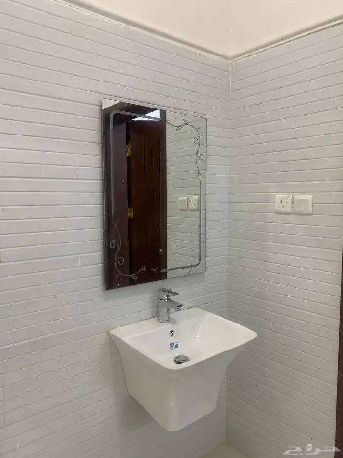 شقة للإيجار مجددة و نظيفة حي الرانوناء 3