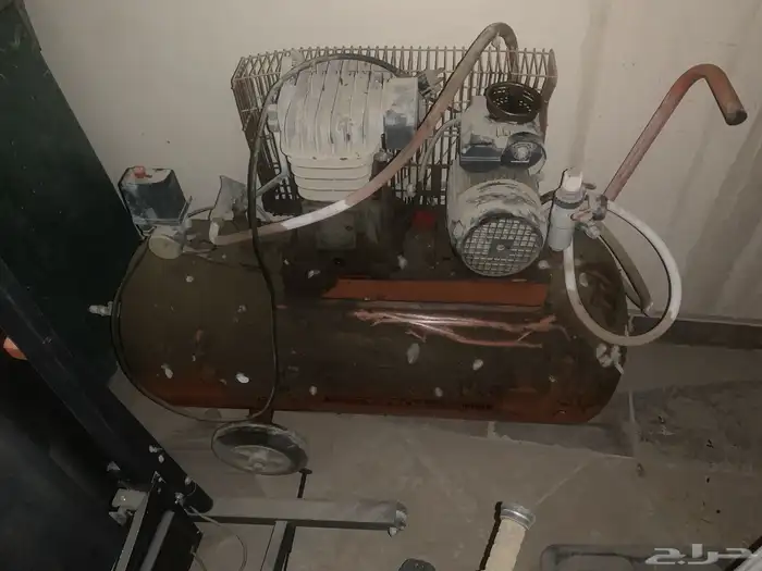 كمبروسر هواء إيطالي 100 لتر   يحتاج تنظيف وصيانه بسيطة 1