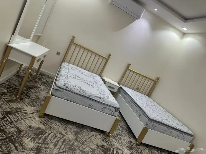 للبيع سرريرين وكومدينه وتسريحه وطاولة تلفزيون 2