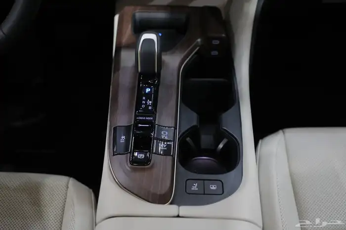 تويوتا كروان بريميوم  2025 شبه الجديد 10