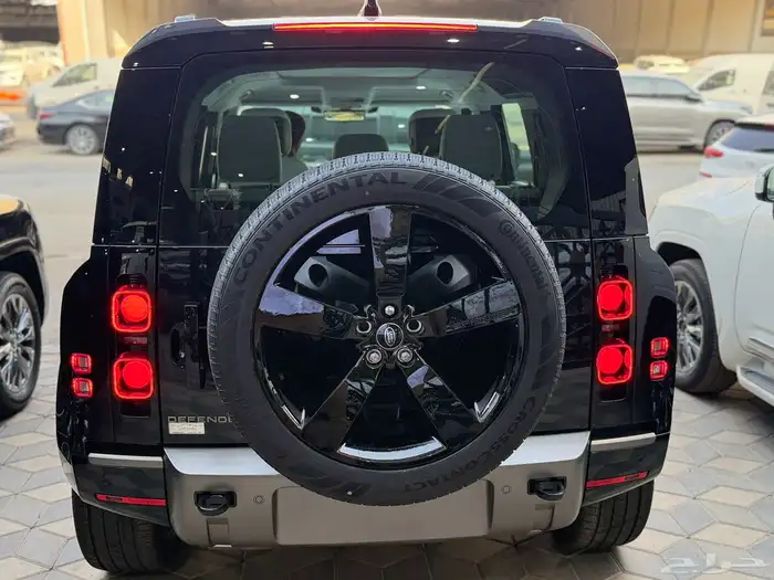 ديفندر HSE الناغي6 سلندر بنزين 2025 اسود اف وايت رمادي جملي 8