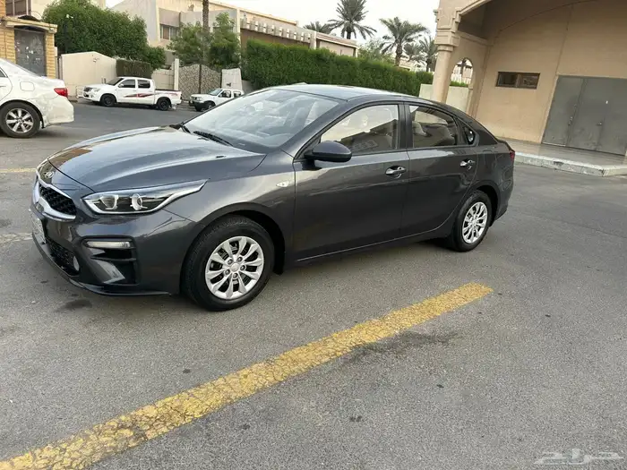 كيا سيراتو 2021 ستاندر 4