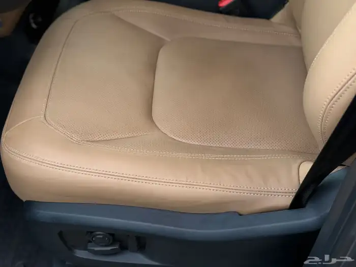 ديفندر HSE الناغي6 سلندر بنزين 2025 اسود اف وايت رمادي جملي 21