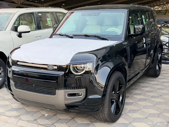 ديفندر HSE الناغي6 سلندر بنزين 2025 اسود اف وايت رمادي جملي 6