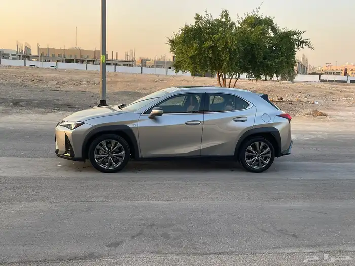 لكزس UX2021 F SPORTS 13