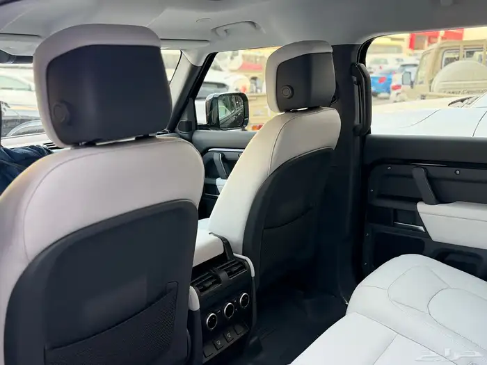 ديفندر HSE الناغي6 سلندر بنزين 2025 اسود اف وايت رمادي جملي 26