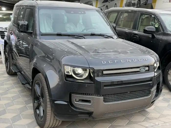 ديفندر HSE الناغي6 سلندر بنزين 2025 اسود اف وايت رمادي جملي 0