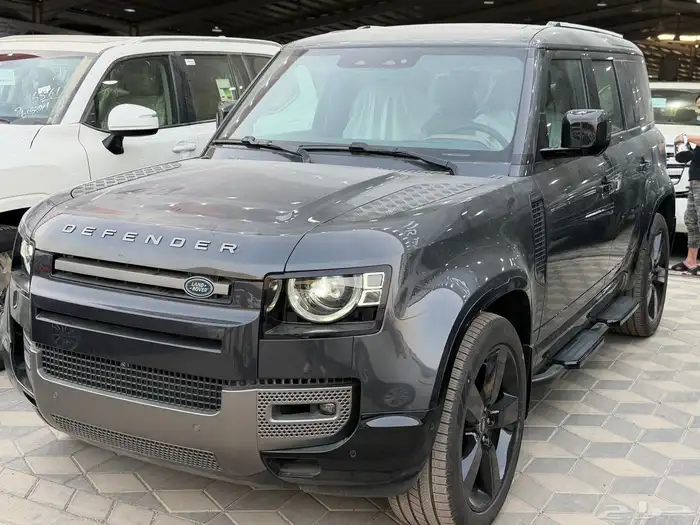 ديفندر HSE الناغي6 سلندر بنزين 2025 اسود اف وايت رمادي جملي 1