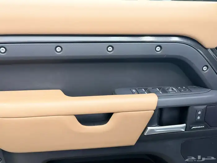 ديفندر HSE الناغي6 سلندر بنزين 2025 اسود اف وايت رمادي جملي 22