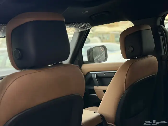 ديفندر HSE الناغي6 سلندر بنزين 2025 اسود اف وايت رمادي جملي 14